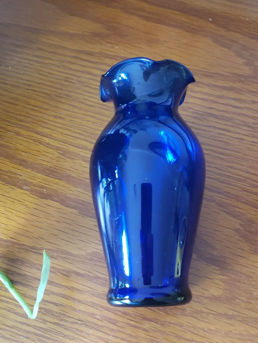 Vtg Blue Glass Bud Vase - Approx 5 1/4